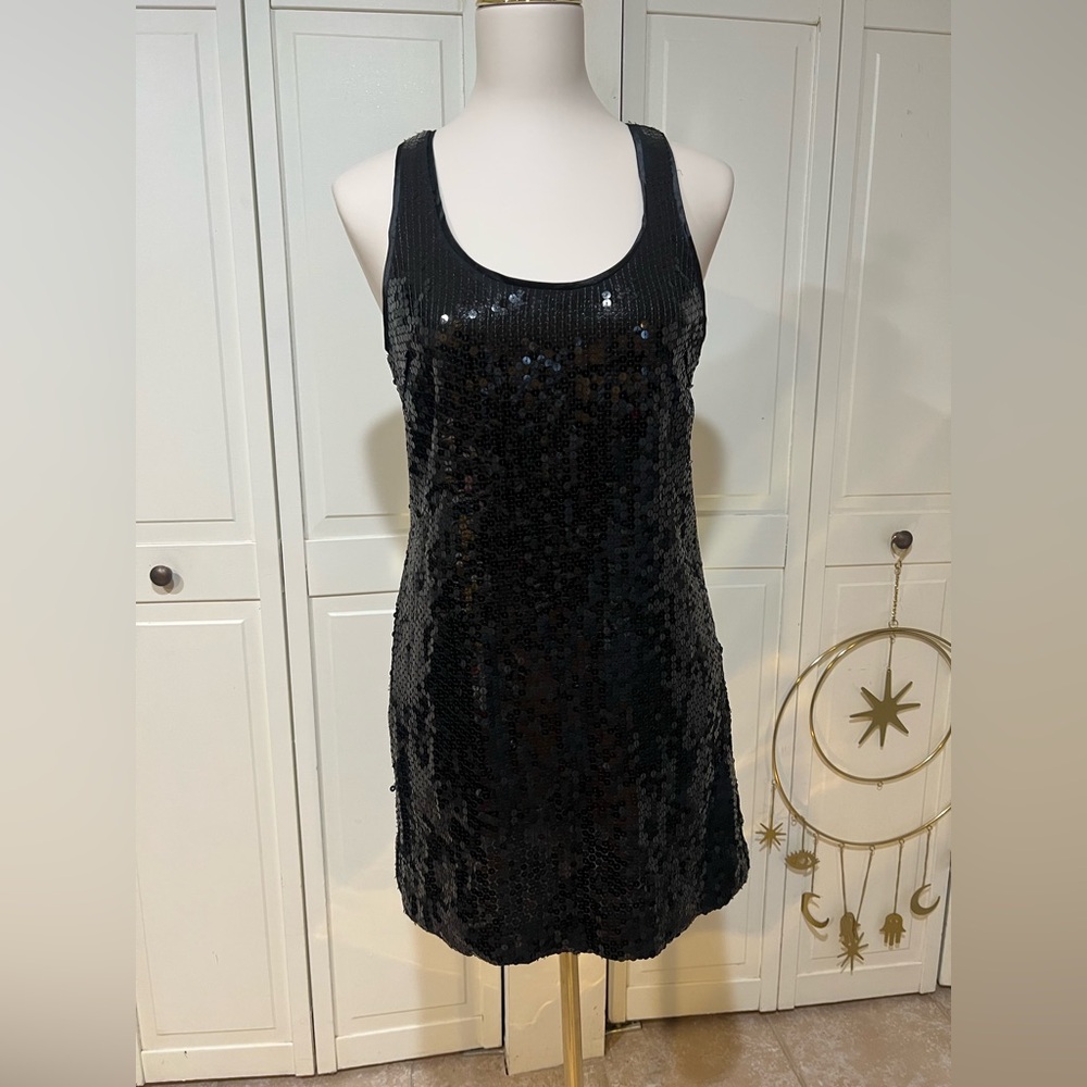 Guess sequins cocktail dress with keyhole back.